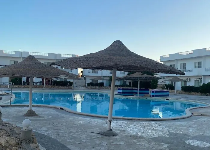 Cozy 1 Bedroom Poolside Gf With Terrace