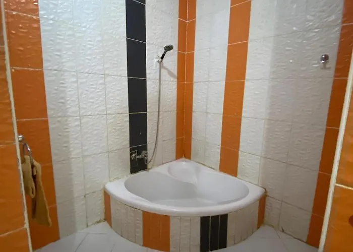 Cozy 1 Bedroom Poolside Gf With Terrace