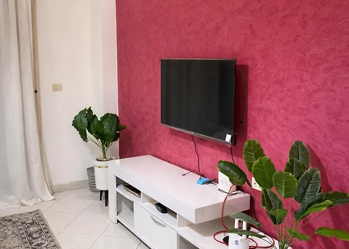 Cozy 1 Bedroom Poolside Gf With Terrace